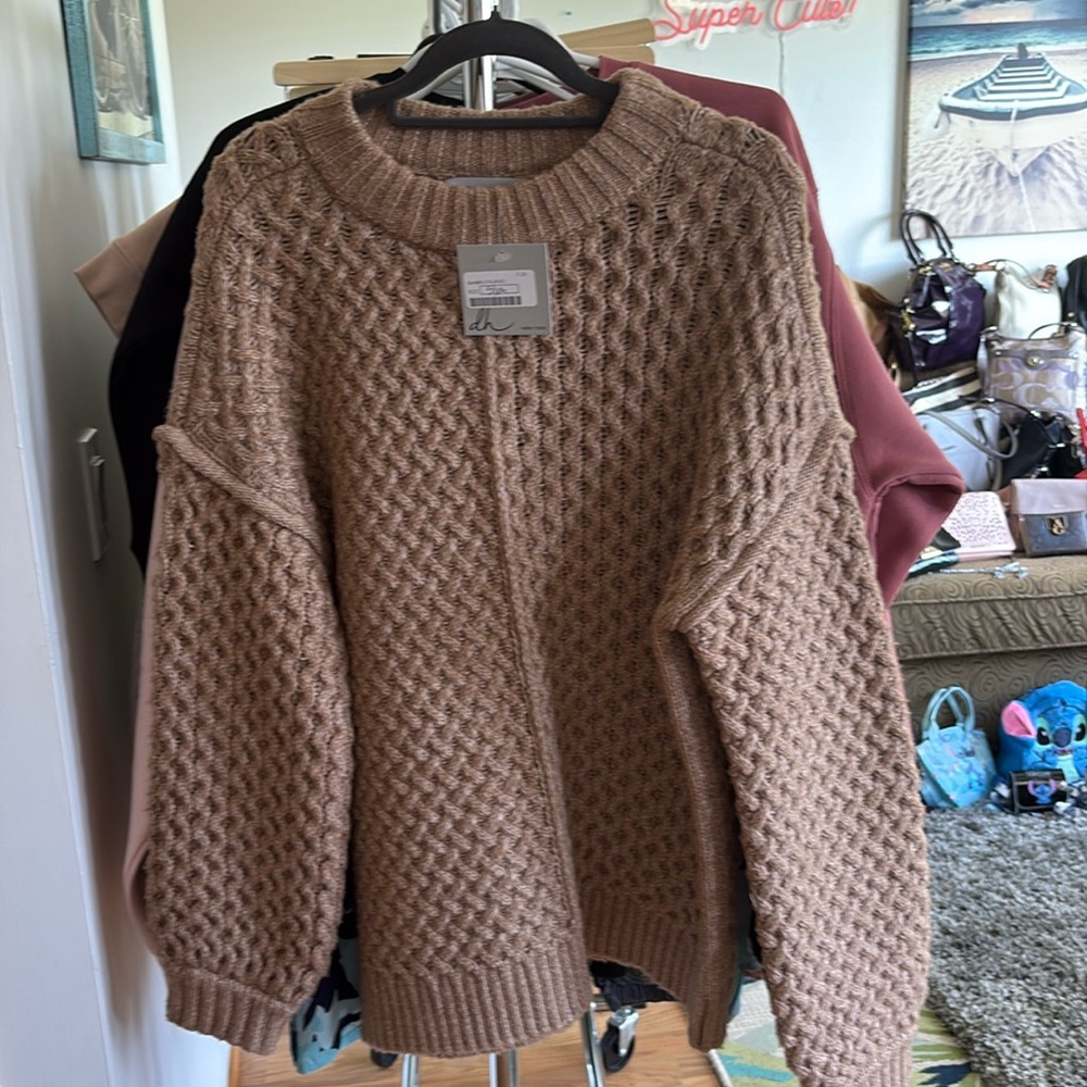 NWT DH NEW YORK SWEATER